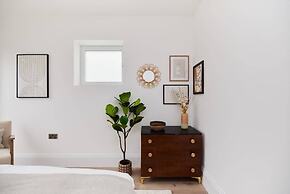 The Wembley Park Wonder - Charming 2bdr Flat With Balcony