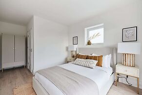 The Wembley Park Retreat - Modern 2bdr Flat With Balcony