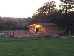 Cosy 1-bed Farm Stay Cabin