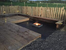 Cosy 1-bed Farm Stay Cabin