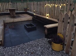 Cosy 1-bed Farm Stay Cabin