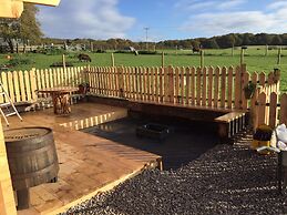 Cosy 1-bed Farm Stay Cabin