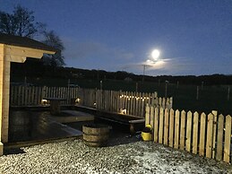 Cosy 1-bed Farm Stay Cabin