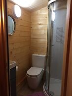 Cosy 1-bed Farm Stay Cabin