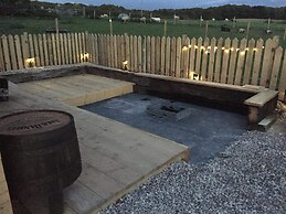 Cosy 1-bed Farm Stay Cabin