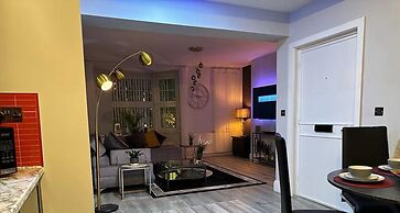 Lush Jacuzzi Apartment With Balcony