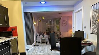 Lush Jacuzzi Apartment With Balcony