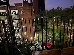 Lush Jacuzzi Apartment With Balcony
