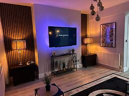 Lush Jacuzzi Apartment With Balcony