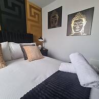 Unique Penthouse With Jacuzzi & Garden