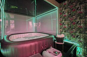 Unique Penthouse With Jacuzzi & Garden