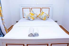Lux Suites Tatu City Vacation House