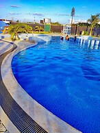 Lux Suites Tatu City Vacation House
