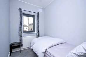 Spacious 3-bed House in Brighton With Parking