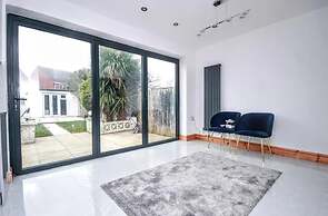 Spacious 3-bed House in Brighton With Parking