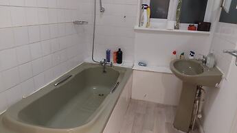 2-bed Apartment Sleeps 7 With Wi-fi