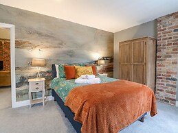 Hunters Lodge at Wildersley Farm