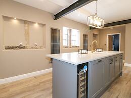 Hunters Lodge at Wildersley Farm