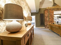 Hunters Lodge at Wildersley Farm