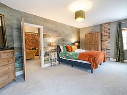 Hunters Lodge at Wildersley Farm