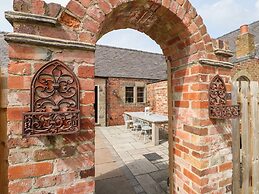 Hunters Lodge at Wildersley Farm