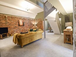 Hunters Lodge at Wildersley Farm