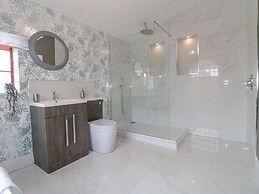 Hunters Lodge at Wildersley Farm