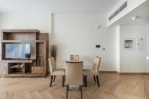 SuperHost - Chic Modern 1BR Apt Retreat with City View