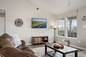 Tropic Like It's Hot 3 Bedroom Home by RedAwning