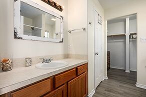 Tropic Like It's Hot 3 Bedroom Home by RedAwning