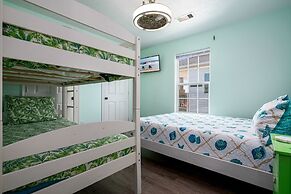 Tropic Like It's Hot 3 Bedroom Home by RedAwning