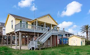 Tropic Like It's Hot 3 Bedroom Home by RedAwning