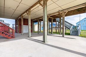 Tropic Like It's Hot 3 Bedroom Home by RedAwning