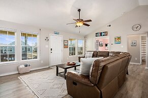 Tropic Like It's Hot 3 Bedroom Home by RedAwning