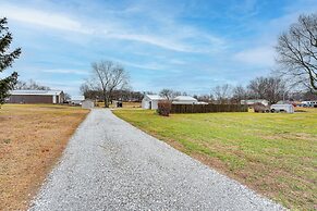 Inviting Nixa Apartment ~ 10 Mi to Springfield