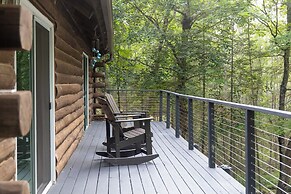 Rhinelander Waterfront Cabin w/ Deck & Fire Pit!