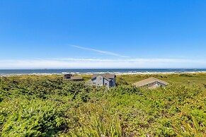 'oceanfront Castle' w/ Hot Tub & Game Room