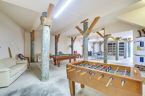 'oceanfront Castle' w/ Hot Tub & Game Room