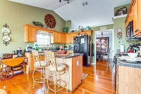 Cozy Buford Home w/ Piano ~ Mins to Lake Lanier!