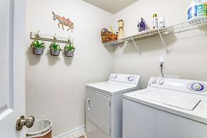 Cozy Buford Home w/ Piano ~ Mins to Lake Lanier!