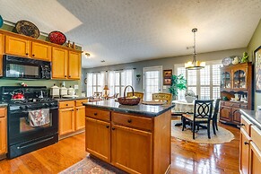 Cozy Buford Home w/ Piano ~ Mins to Lake Lanier!