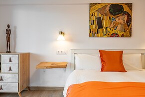 Designer Luxury Two Bedroom Apartment