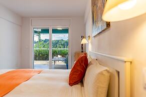 Designer Luxury Two Bedroom Apartment