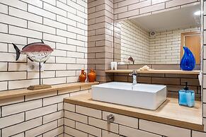 Designer Luxury Two Bedroom Apartment