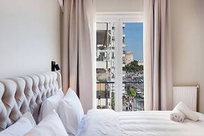 Primavera' Seafront apt with tower view