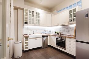 Primavera' Seafront apt with tower view