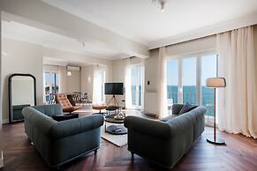 Primavera' Seafront apt with tower view