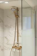 Primavera' Seafront apt with tower view