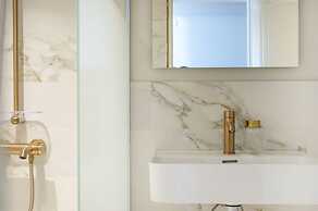 Primavera' Seafront apt with tower view