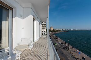 Primavera' Seafront apt with tower view